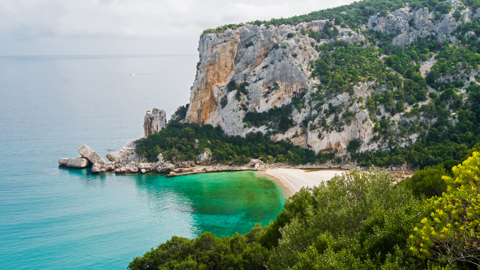 Cala Luna Foto Come Arrivare E Hotel Nei Dintorni Sardiniabella