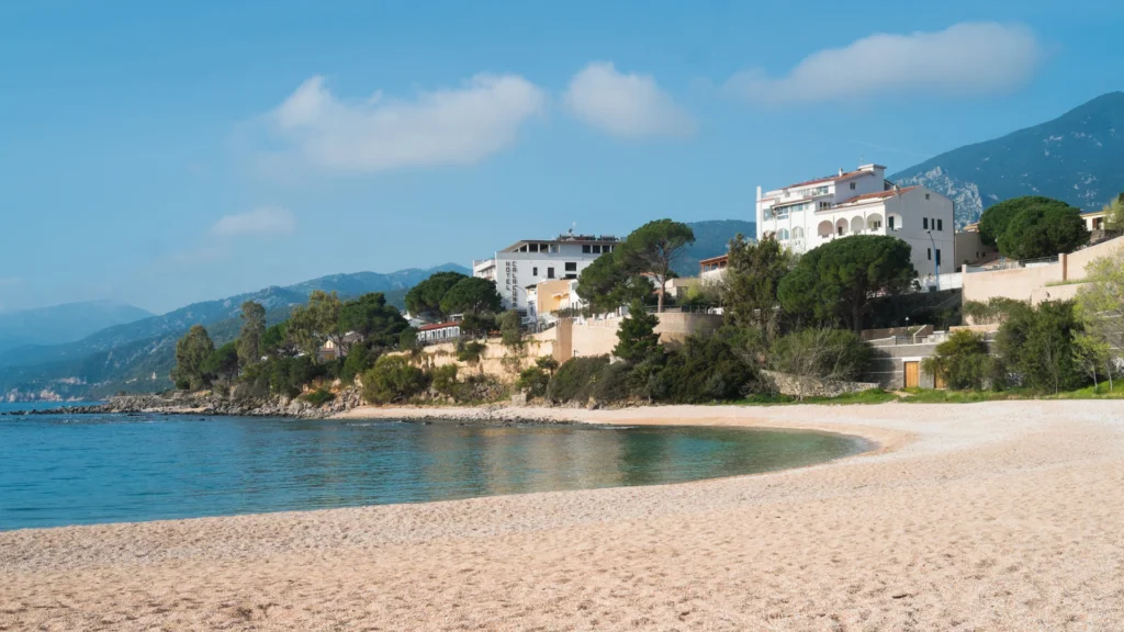 Vacanze al mare in Sardegna, dove andare? 7 Cala Gonone mare
