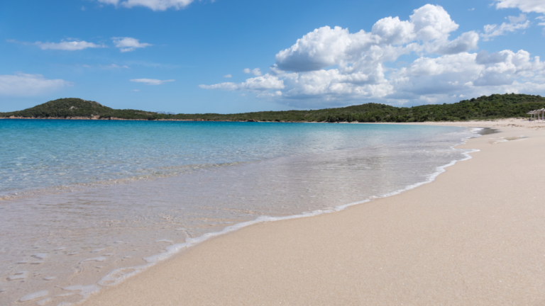 Spiaggia di Liscia Ruja: foto, come arrivare e hotel nelle vicinanze