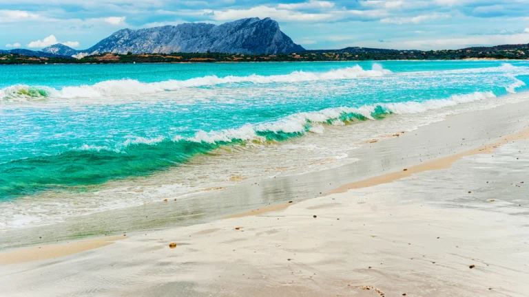 Spiaggia Lu Impostu: foto, come arrivare e hotel nei dintorni