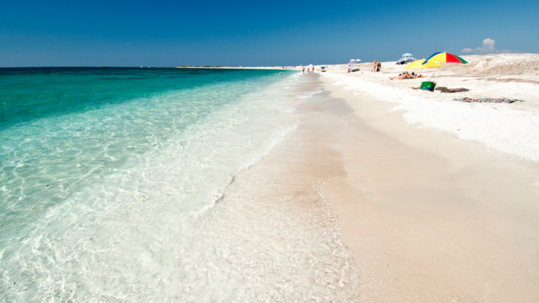 Spiaggia di Mari Ermi: foto, come arrivare e hotel nei dintorni