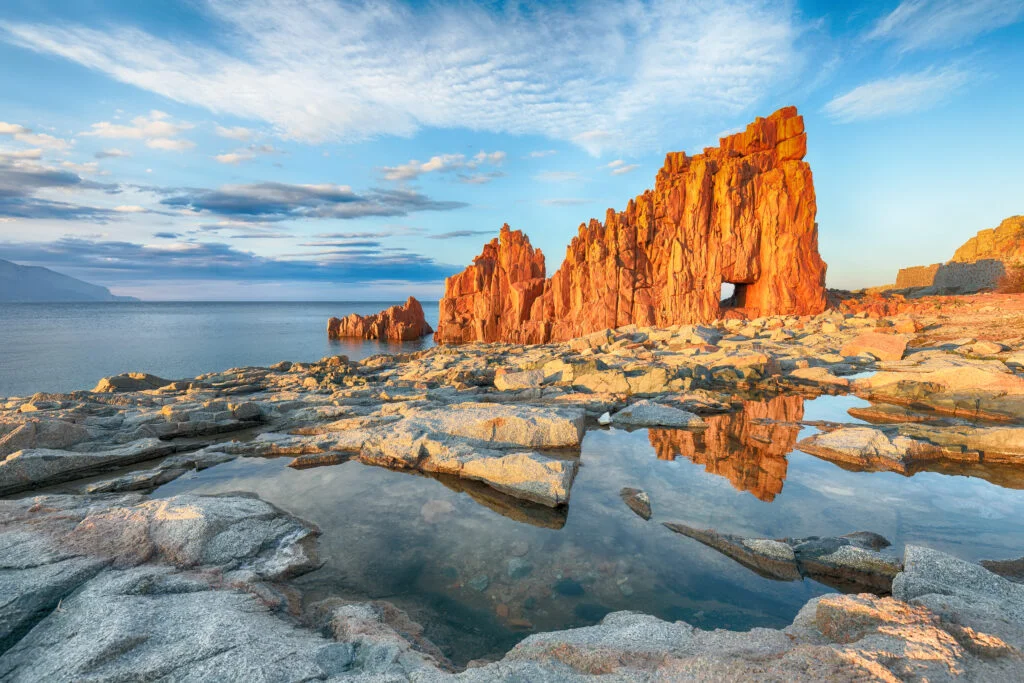 Vacanze al mare in Sardegna, dove andare? 9 awesome sunset view of red rocks called rocce rosse
